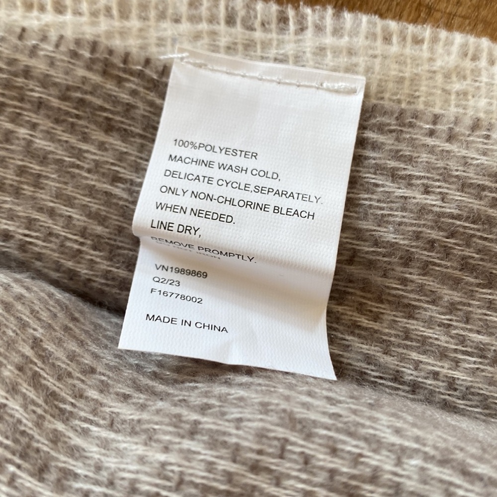 Plaid scarf/shawl - Picture 2 of 3